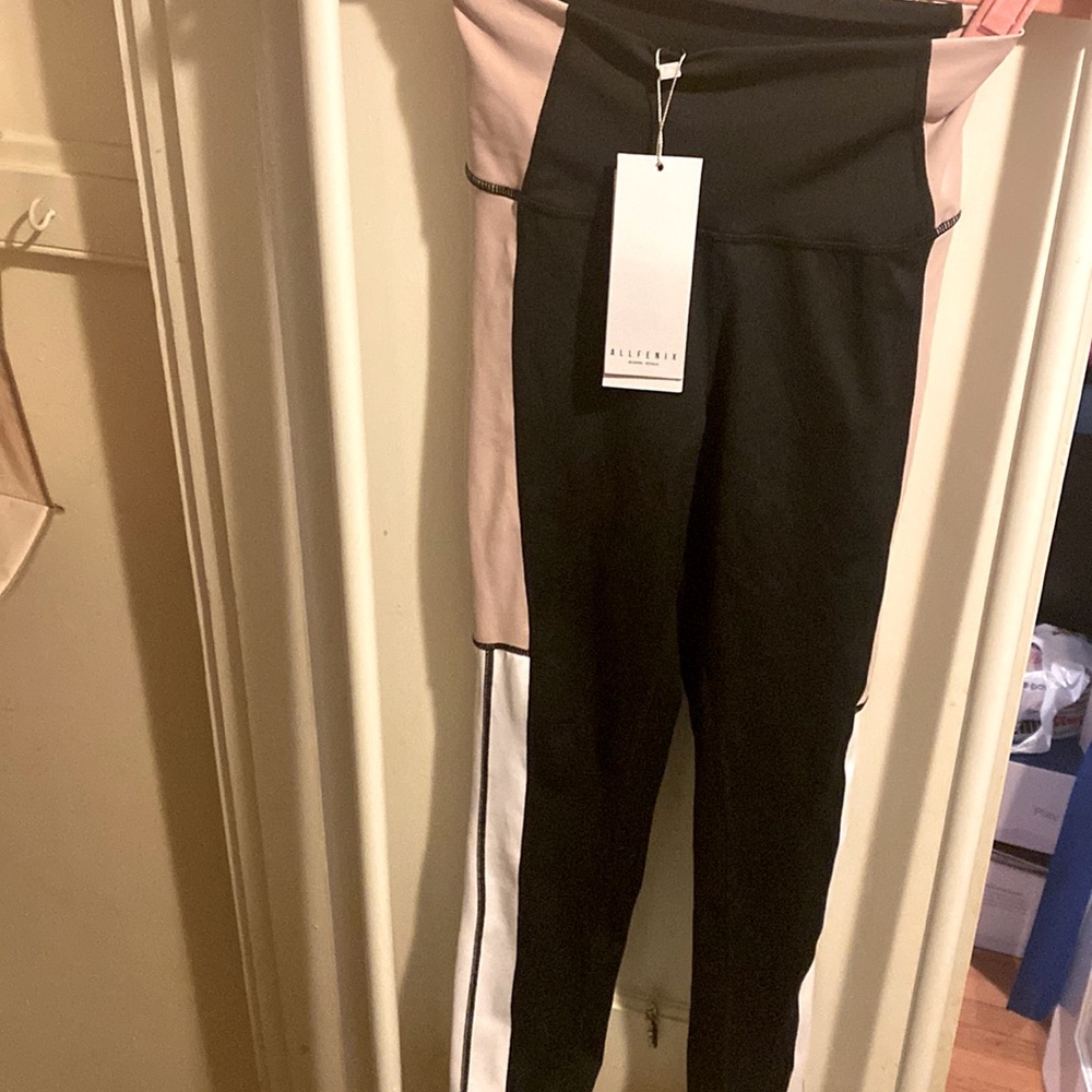 ALLFENIX of Melbourne Australia athleisure leggings.